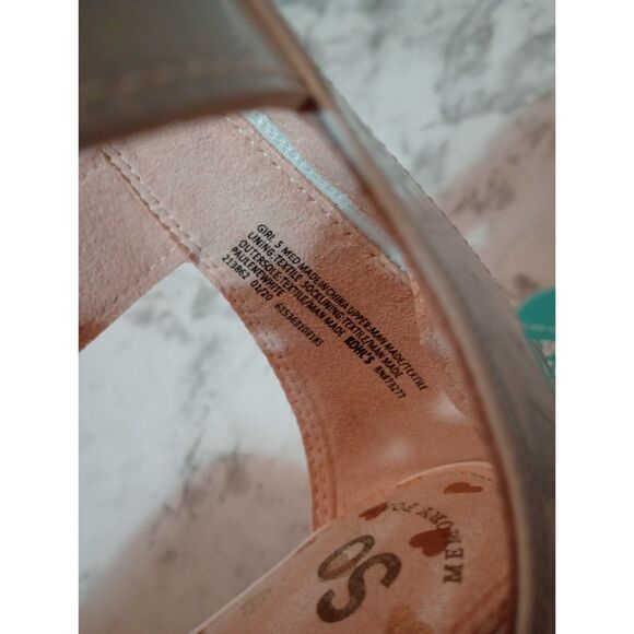 NWT SO Shiny White with White Floral Design Size 5 - Picture 6 of 7